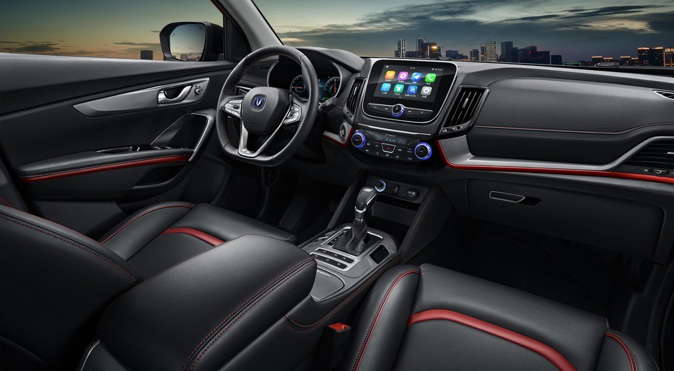/img/cars/1637050086-interior_changan_CS75FL_4.jpg