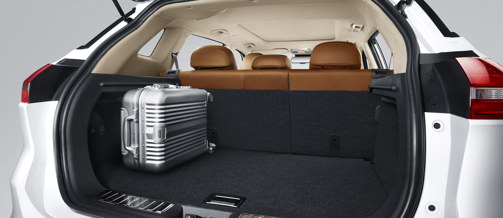 /img/cars/1637050928-interior_geely_Atlas_5.jpg