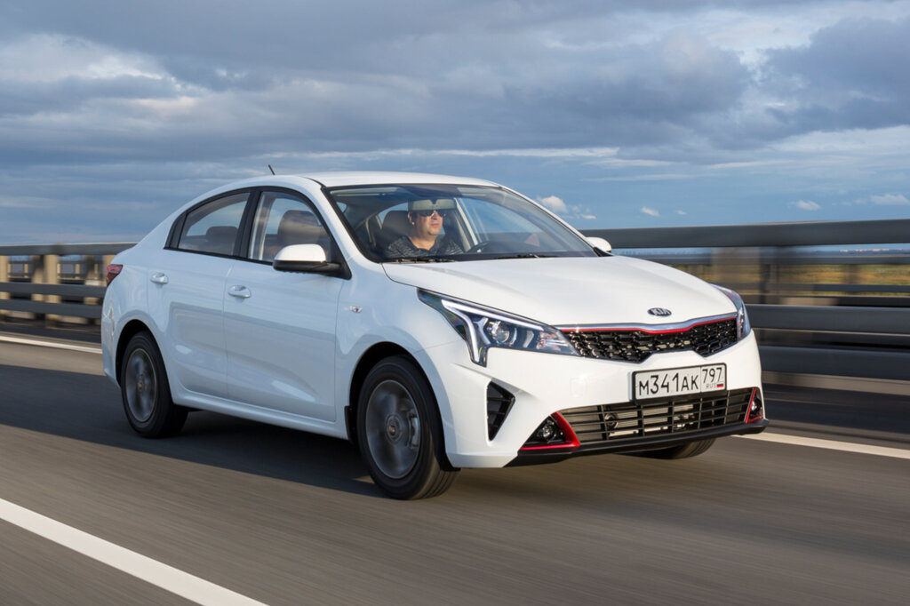 /img/cars/1637051763-exterior_kia_Rio_New_7.jpg