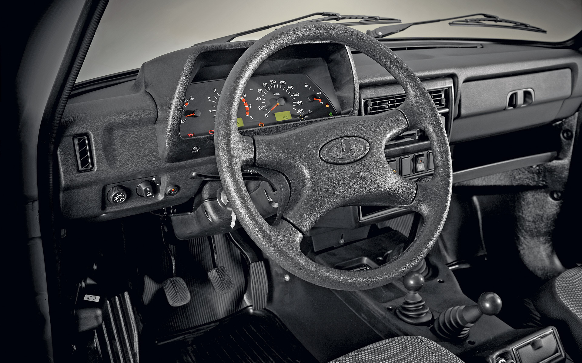 /img/cars/1637051967-interior_lada_4x4_5_dv_1.jpg