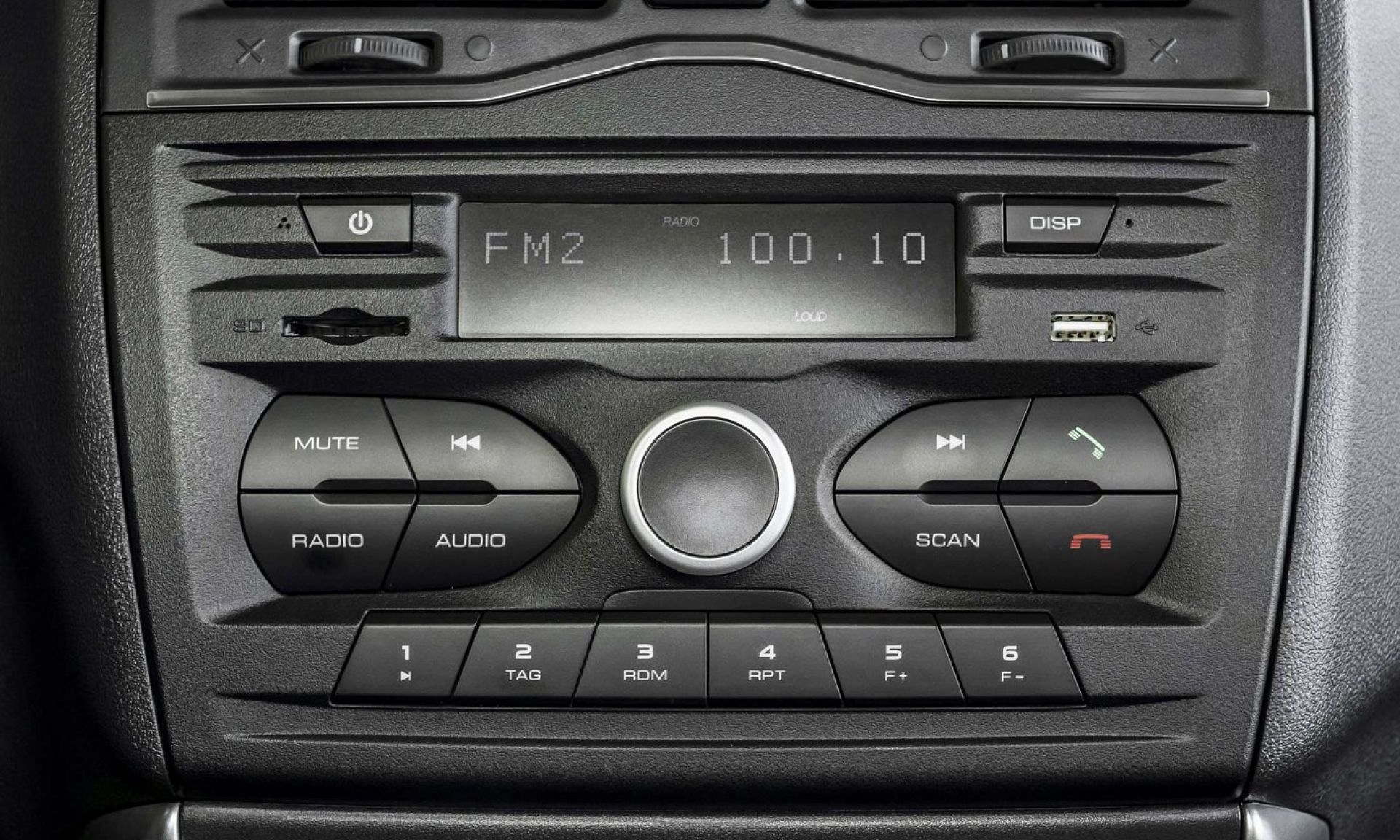 /img/cars/1637052088-interior_lada_Granta_sedan_2.jpg