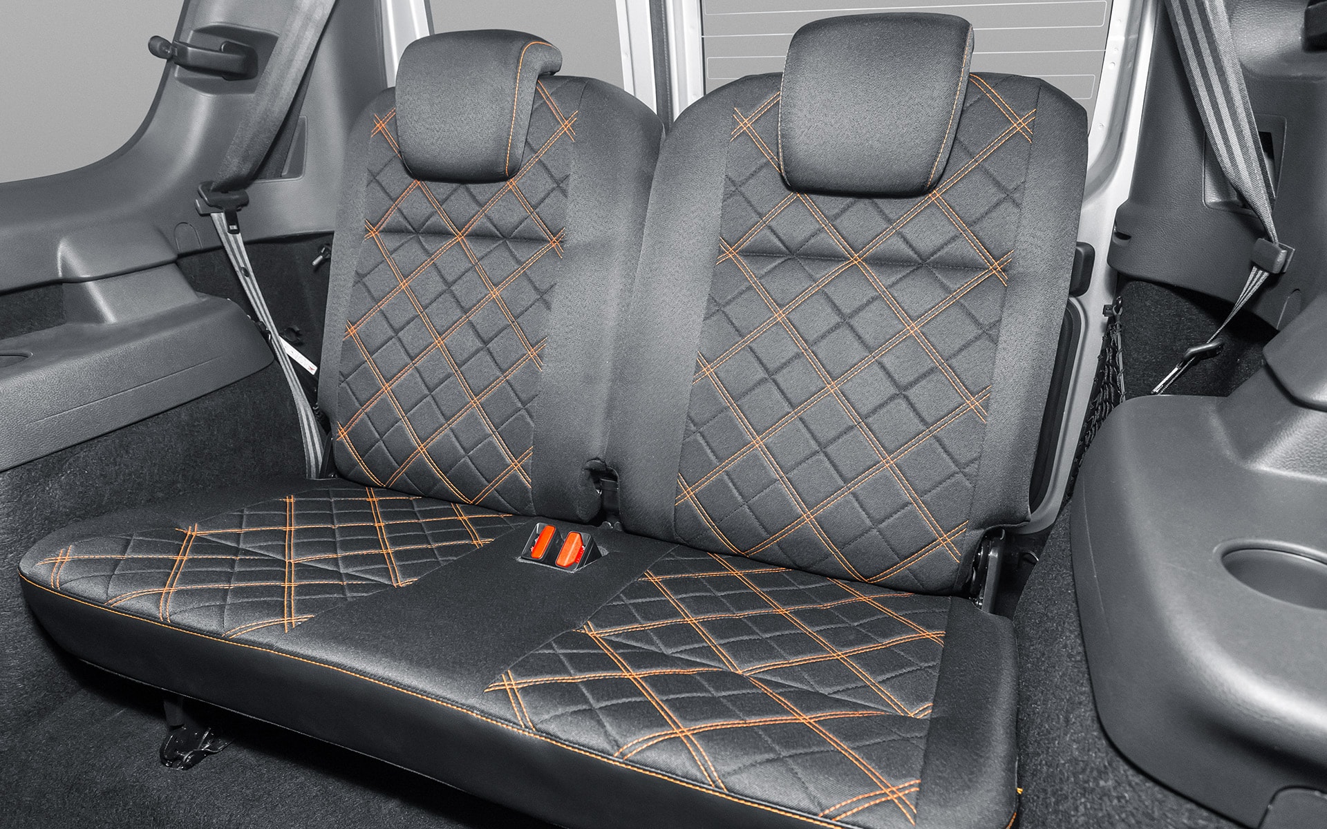 /img/cars/1637052196-interior_lada_Largus_Cross_7_mest_7.jpg