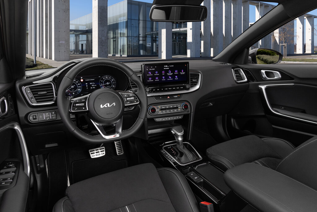 /img/cars/1662477023-kia_cee_d_1039854.jpg
