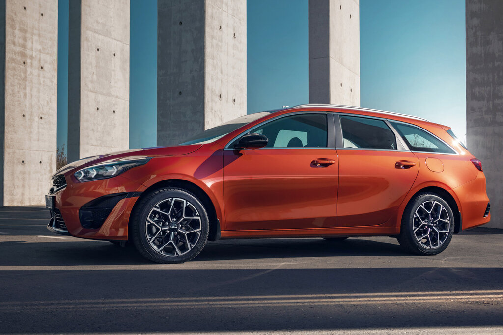 /img/cars/1662531831-kia_cee_d_1039806.jpg