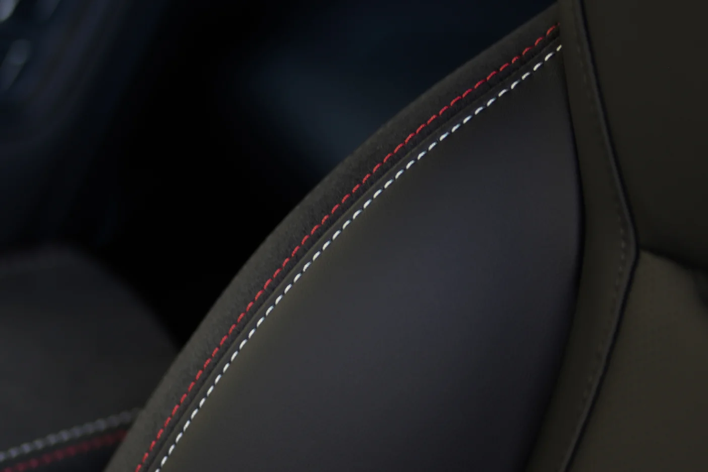 /img/cars/1668085016-39cf2431d669507bd99902278ae1c025.png