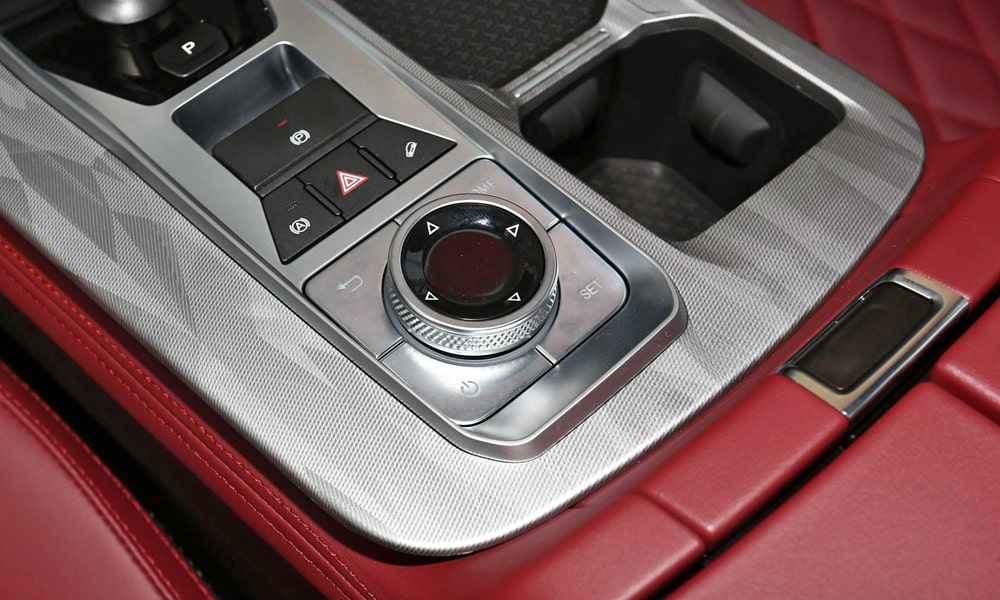 /img/cars/1679921443-x70-plus-1-22.jpg